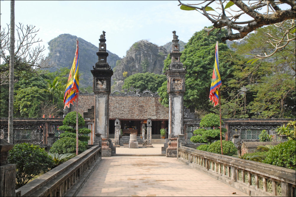 Both the Dinh and Le Temples are prime examples of ancient Vietnamese temple architecture